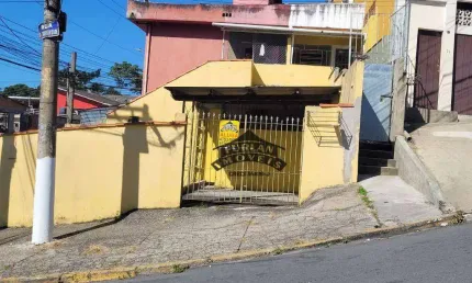 Casa para locação com  quarto e garagem coberta, R$ 900,00, Cotia-SP