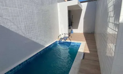 BELÍSSIMA CASA SOBREPOSTA BAIXA COM FINO ACABAMENTO - APARECIDA- 150M²- 3 SUÍTES, ESPAÇO GOURMET COM CHURRASQUEIRA – PISCINA - DUAS VAGAS