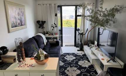 Apartamento mobiliado na Barra da Tijuca, no Barra Bali, 2 quartos, andar alto, com ônibus coletivo