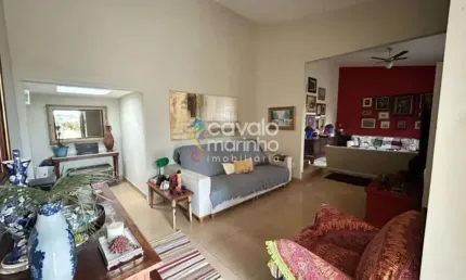 Casa à venda com 4 quartos, piscina e 3 vagas, 248 m² - Ribeirânia.