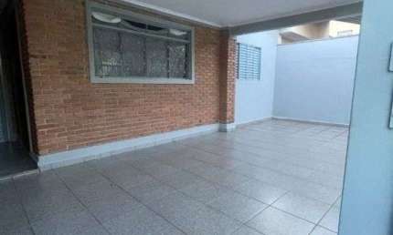 Casa com 3 dormitórios e 118 m² à venda na Vila Tibério, Ribeirão Preto (SP).
