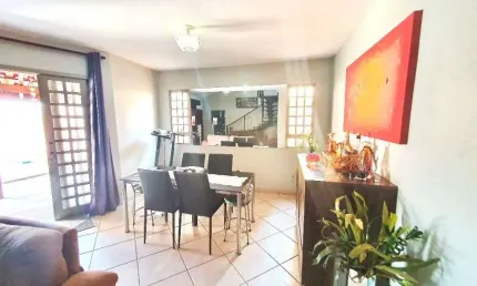 Casa com 3 dormitórios à venda, 236 m² por R$ 850.000,00 - Jardim Califórnia - Ribeirão Preto/SP