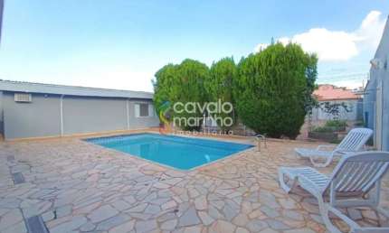 Casa para alugar com 4 quartos e piscina, 205m² - Ribeirânia.