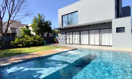 Casa à venda com 4 quartos, 367m² no Condomínio Reserva Santa Luisa.