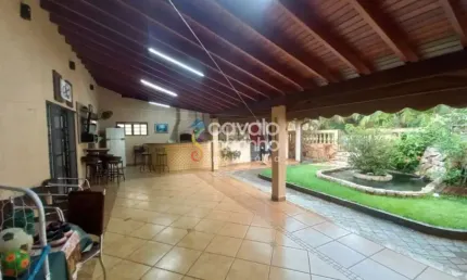 Casa à venda com 3 quartos, piscina, 322 m² - Condomínio Royal Park