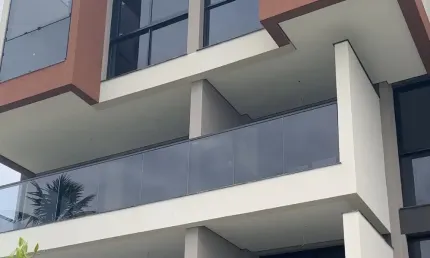 APTº 01quato,01 vaga fixa pé na areia em muro alto.