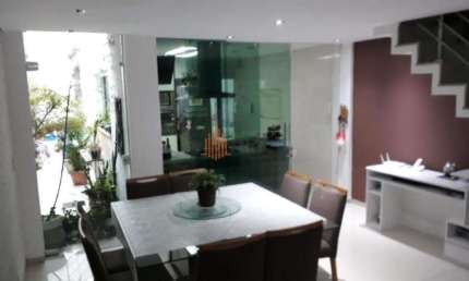 Sobrado Residencial 240m² com 3 suítes à Venda na Água Rasa