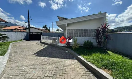 Casa para aluguel, 2 quartos, 1 suíte, Centro - Guaramirim/SC