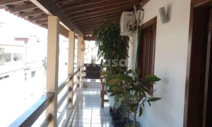 Casa com Ponto Comercial em Vale Encantado  -  Vila Velha