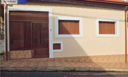 Casa para Venda em Cachoeira Paulista, Alto da Igreja, 2 dormitórios, 1 suíte, 2 banheiros, 5 vagas