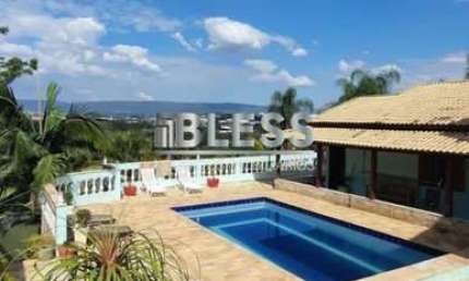 CHÁCARA À VENDA EM ITUPEVA! CASA PRINCIPAL COM 3 DORMITÓRIOS, CASA DE HÓSPEDES COM MAIS 1 QUARTO, PISCINA, AMPLO QUINTAL COM POMAR, 6 VAGAS DE GARAGEM
