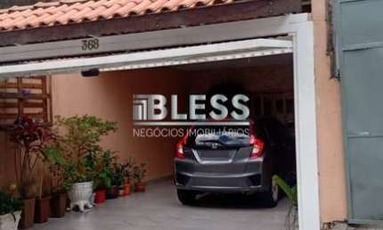 Casa com 3 Quartos e 3 banheiros à Venda, 163 m² por R$ 590.000 .