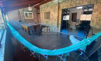 CASA DE RUA À VENDA NO BAIRRO VILA APARECIDA - JUNDIAÍ! 4 DORMITÓRIOS, SENDO 2 SUÍTES, 3 VAGAS E ÁREA GOURMET COM CHURRASQUEIRA!