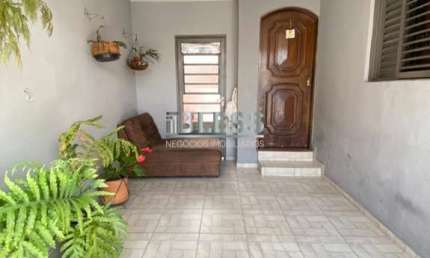 CASA À VENDA LOCALIZADA NO BAIRRO VILA VIANELO , NA CIDADE DE JUNDIAÍ.