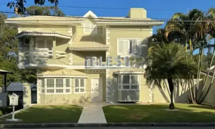 Casa de luxo em condomínio: 5 quartos, 5 suítes, 2 salas, 6 banheiros, 4 vagas na Marambaia, Vinhedo-SP - 680m².