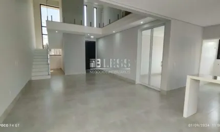 Venda de Casa em Condomínio de Luxo em Jundiaí-SP - 3 Quartos, 1 Suíte, 4 Banheiros, 4 Vagas de Garagem, 240m² - Jardim Celeste.