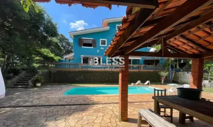 Chácara de luxo em Jundiaí-SP: 5 quartos, 5 suítes, 6 banheiros, 6 vagas de garagem, 372m² de área no Bosque dos Pinheirinhos!