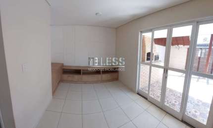 Casa em Condomínio de Luxo à Venda em localização privilegiada: 3 quartos, 1 suíte, 1 sala, 3 banheiros, 2 vagas, 110m².