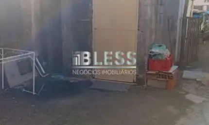 Casa com salão á venda no bairro - Vila Santana - Jundiaí