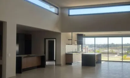 Casa Térrea com 4 suítes e Piscina Condomínio Jardins do Golfe