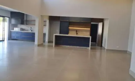 Casa Térrea com 4 suítes, escritório e piscina condomínio Jardins do Golfe