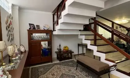 Casa em condomínio fechado com 04 dormitórios em Coqueiros.