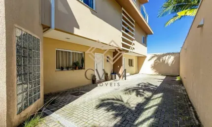 Casa com 3 quartos à venda na Rua Carambolas, 0,00, Uberaba, Curitiba