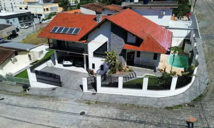 Casa com 4 quartos à venda na Renato de Barba, 75, Velha, Blumenau por R$ 1.280.000