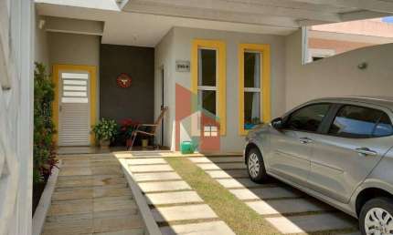 Casa geminada com 3 dorms., Jd. dos Pinheiros - Atibaia
