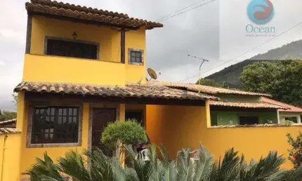 Ocean Vende: Jardim Atlântico, Casa Duplex, 3 quartos sendo 2 suítes, 3 Banheiros 1 social, Quintal.