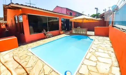 Ocean vende:  Maricá, Centro, casa 5 quartos sendo 1 suíte, Piscina, churrasqueira, energia solar.