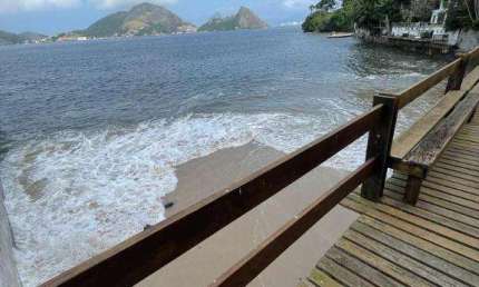 Ocean vende:São Francisco, casa 4 quartos sendo 1suíte, mobiliada, sauna vista, mar, praia privativa