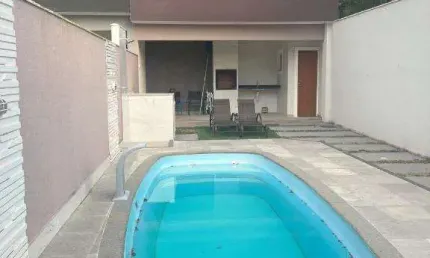 Ocean vende: maricá, itaipuaçu, casa 2quartos, sendo 1 suíte, armários cozinha, piscina, área gormet