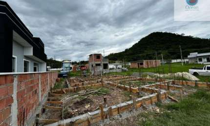 Ocean vende: Maricá, Condomínio Vitoria dos Anjos, lote 216M², fundação iniciada e laje comprada.