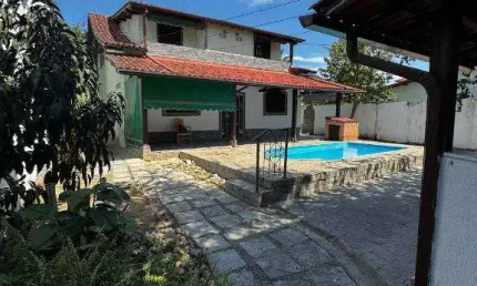 Ocean vende: Niterói, Itaipu, casa 5 quartos, sendo 1 suíte c/banheira, piscina, área gourmet.