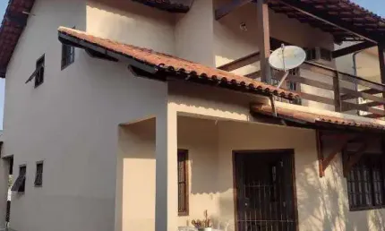 Ocean vende: niterói, itaipu, casa 3 quartos, sendo 1 suíte, varandão, garagem 4 carros.