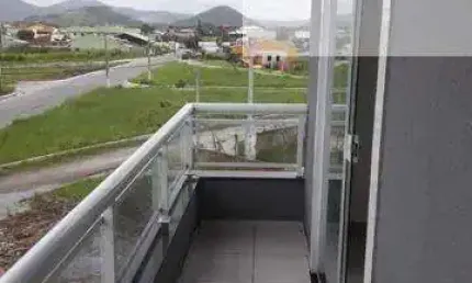 Ocean vende: Apartamento, 2 quartos, porcelanato, garagem, varanda, 2 quadras da praia