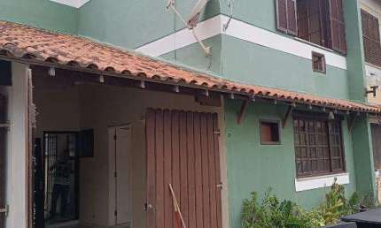 Ocean vende:  Itaipu, pequeno condomínio, casa 2 quartos, armários, escritório, dependência completa