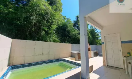 Ocean vende: Maricá, Flamengo, casa duplex 2 quartos, área de lazer, piscina, churrasqueira.