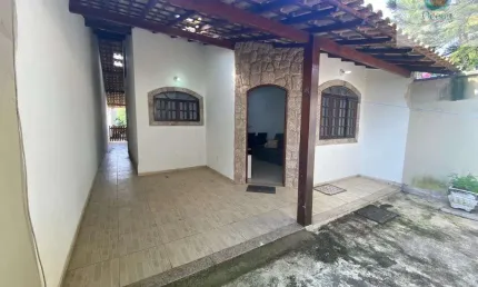 Ocean vende: Itaipuaçu, casa 2 quartos, sendo 1 suíte, piscina, área de serviço, garagem, asfalto