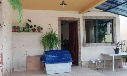 Ocean vende:  Itaipu, casa 3 quartos, sendo 1 suíte, 3 banheiros, sala ,cozinha, garagem, varanda