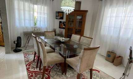 Ocean vende: Maricá, condomínio, casa 4 quartos (1suíte/closet), armários, placa solar, edícula/ ban