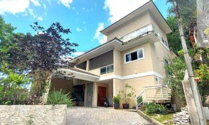 Ocean vende: Piratininga, condomínio Ubá,  casa clean,  3 Dormitórios, 3 Suítes, piscina, armários,