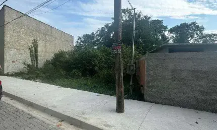 Ocean vende:  itaocaia valley, terreno 405m², rua já com calçamento, já com poste de luz e relógio .
