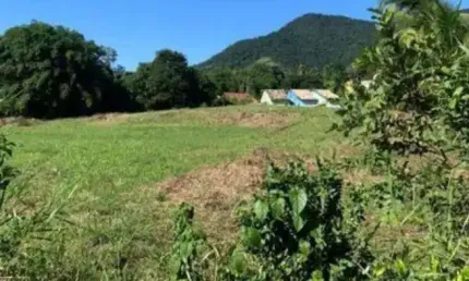 Ocean vende: Ubatiba Maricá, terreno comercial, área de 7259M², com 61M² de frente, todo plano.