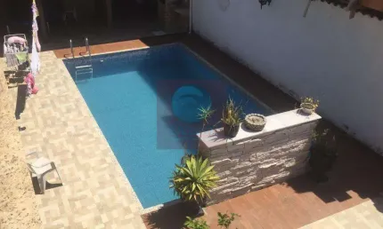 Ocean Vende:Itaipu, casa duplex em condomínio, piscina, churrasqueira, 2 suítes com varanda, sala 2
