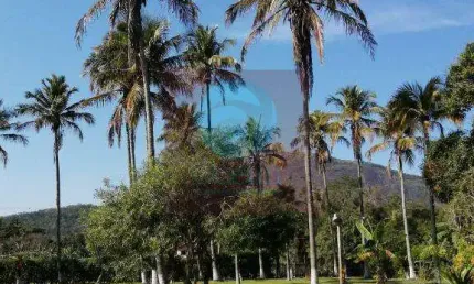 Ocean vende: Itaocaia Valley  sitio de 6.500 m2 casa 3 quartos sendo 1 suíte  plano e gramado