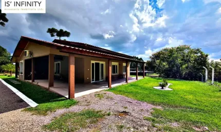 Chácara/casa com Piscina/ Perto de tudo só mudar $970 mil