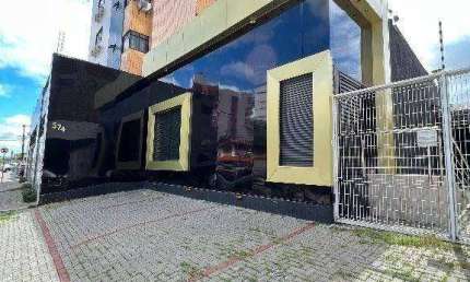 Ponto comercial com mobília e estacionamento na João Quirino