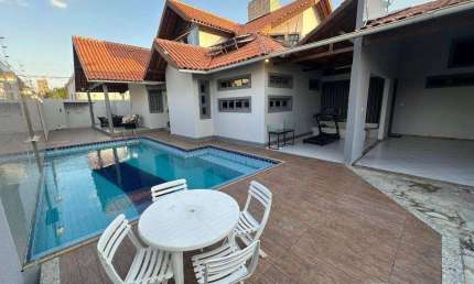 Casa com 330m², com 5 quartos, sendo 3 suítes, à venda por R$ 1.100.000 - Catolé - Campina Grande/PB